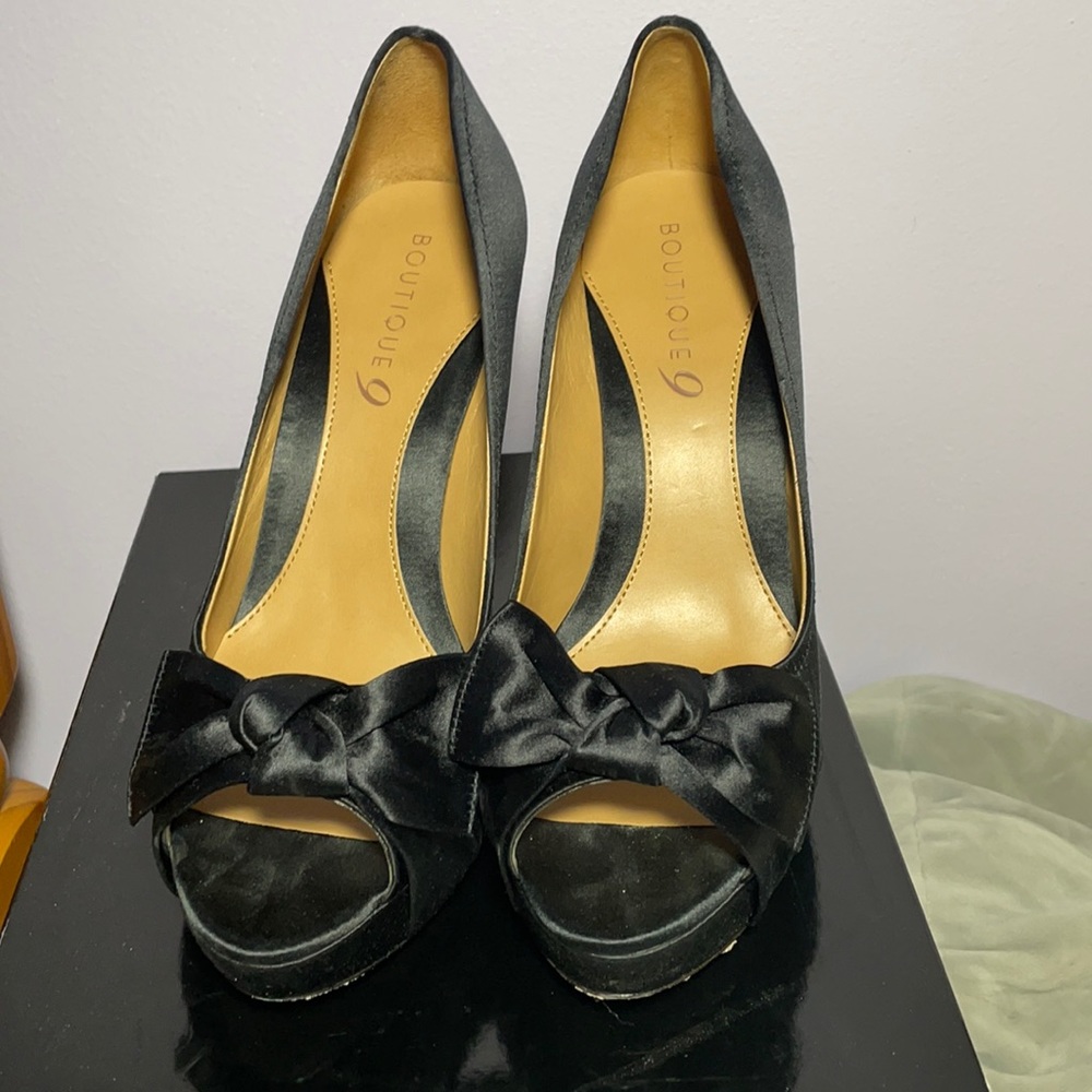 Boutique 9 Black Platform Bow Peeptoe Heels Size 7.5